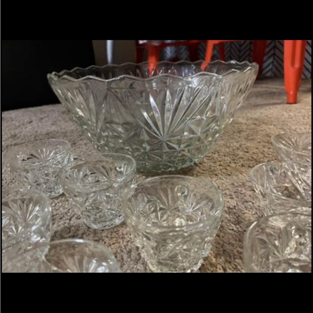 Vintage punch bowl & 18 cups